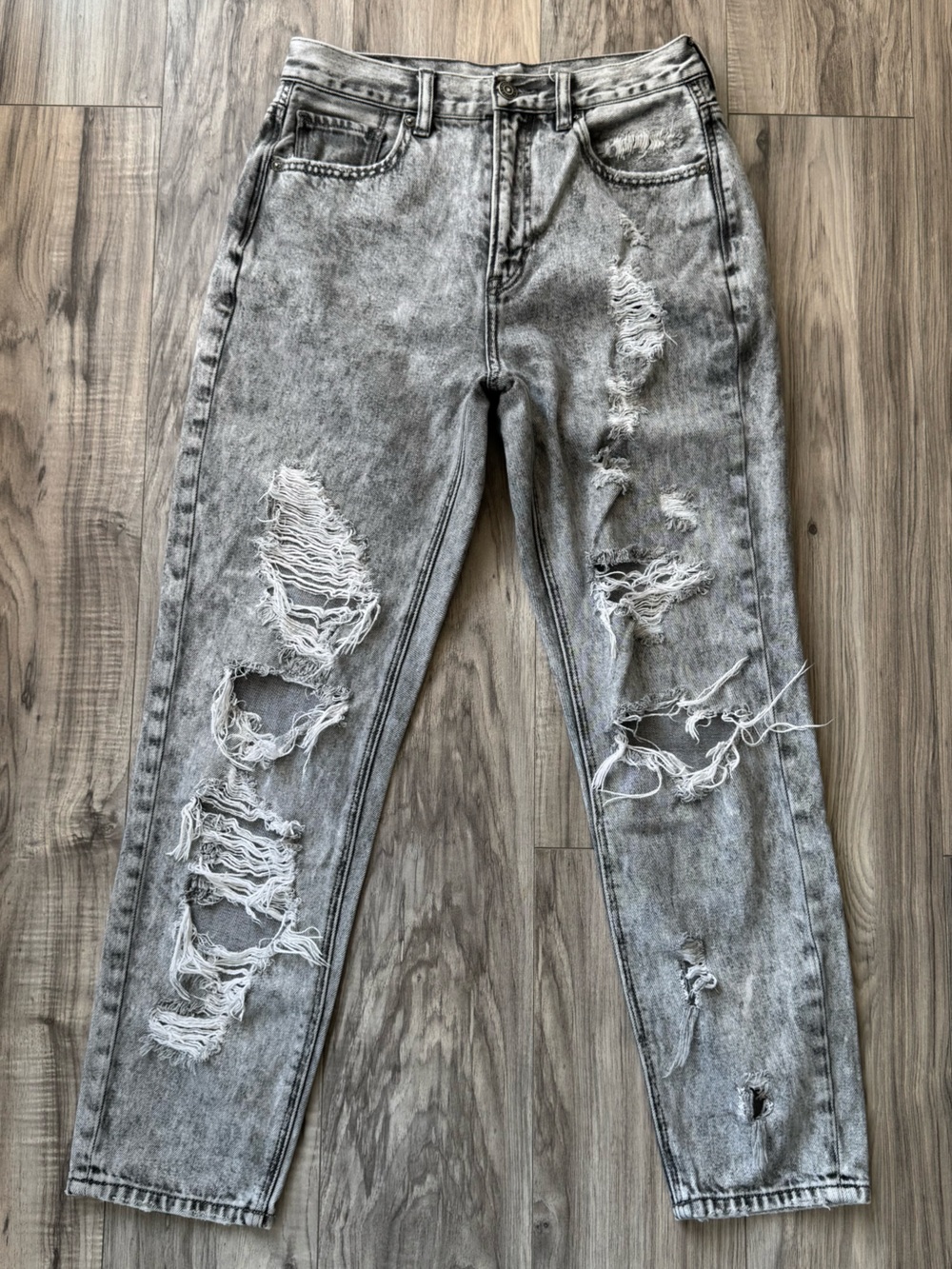 2011 American Eagle Outfitters Grey Acid Wash Distressed Jeans